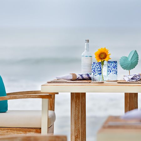 The Seminyak Beach Resort & Spa Ngoại thất bức ảnh Beachfront dining at the resort