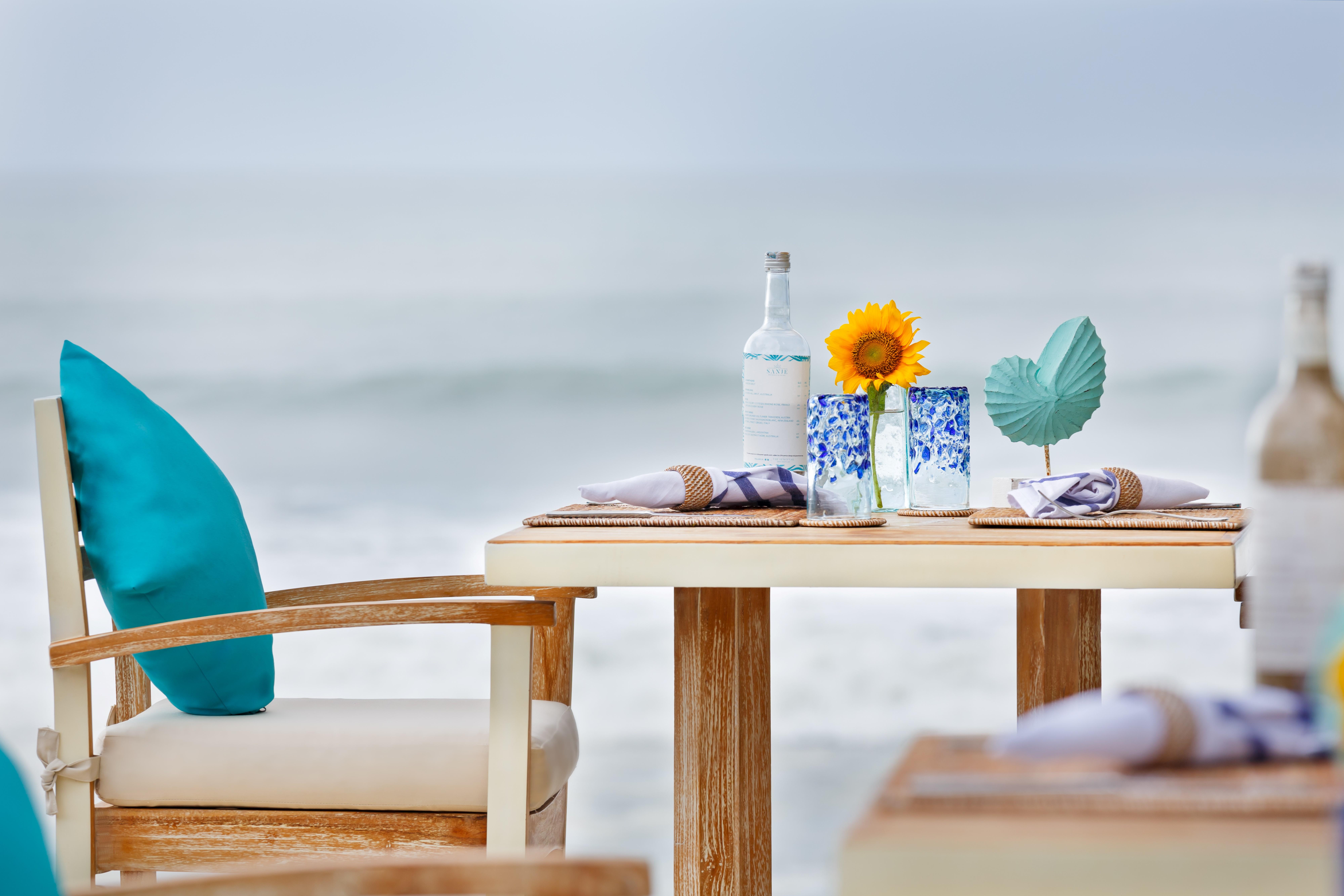 The Seminyak Beach Resort & Spa Ngoại thất bức ảnh Beachfront dining at the resort