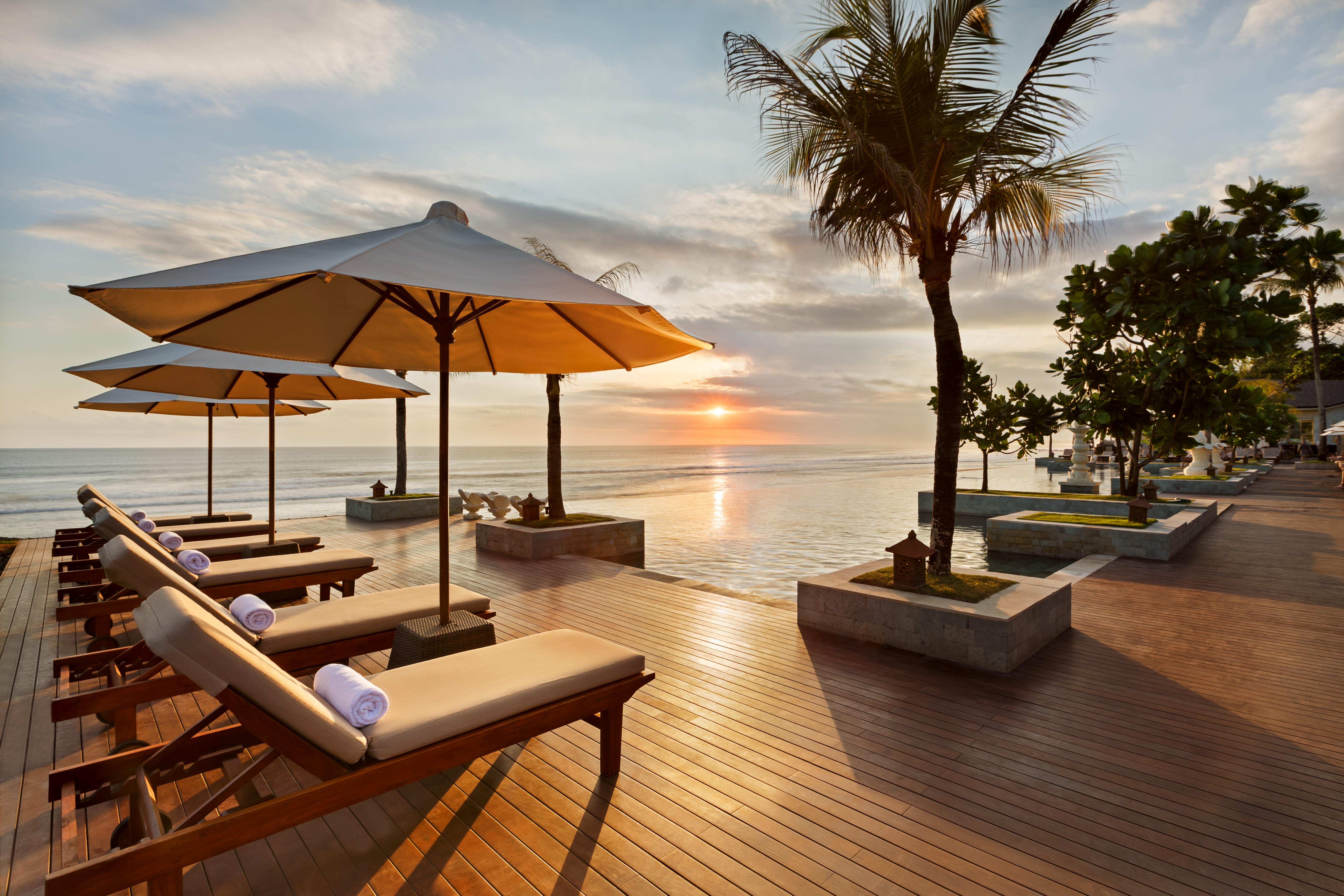 The Seminyak Beach Resort & Spa Ngoại thất bức ảnh The beach at the hotel