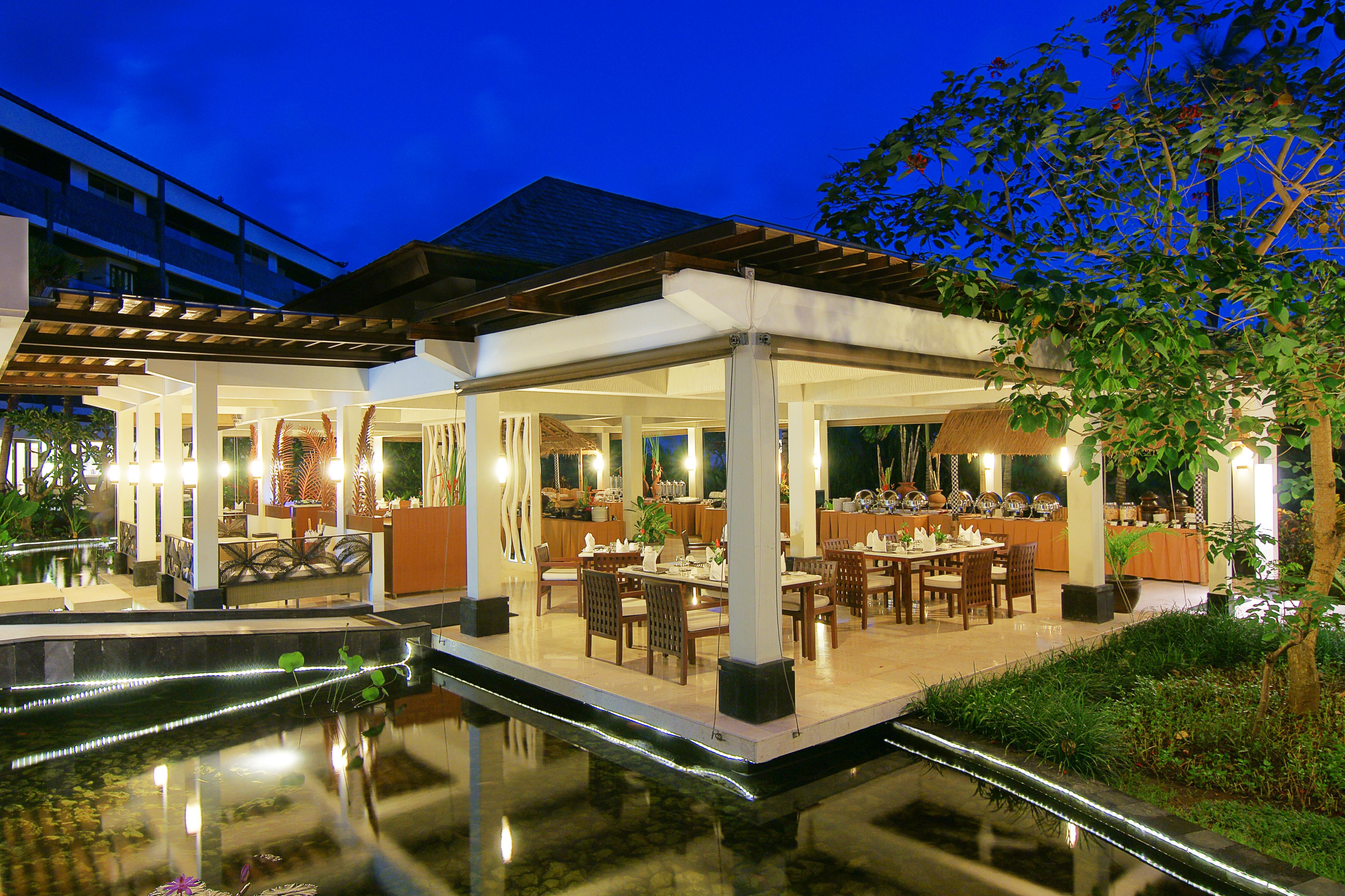 The Seminyak Beach Resort & Spa Ngoại thất bức ảnh The restaurant at the hotel