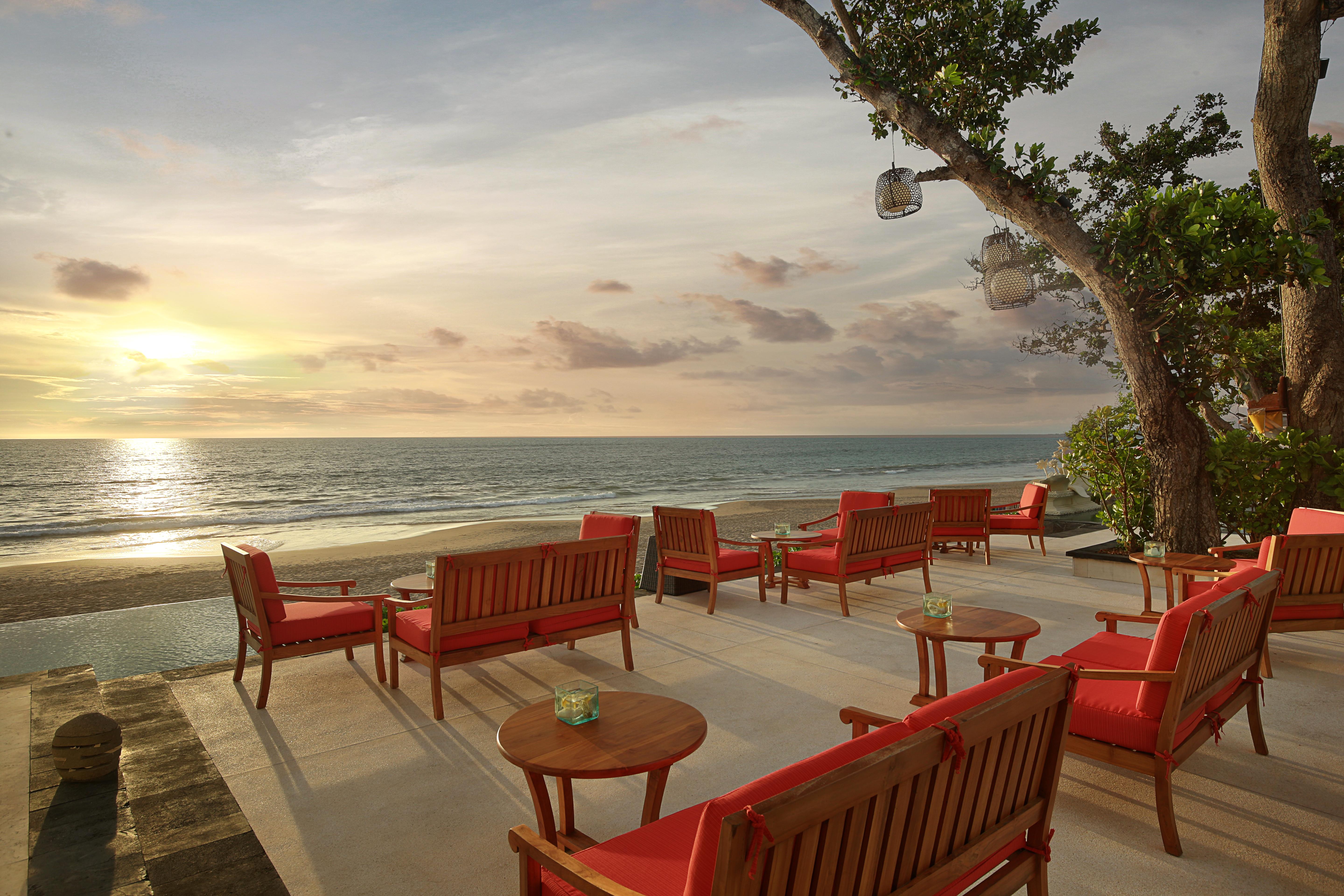 The Seminyak Beach Resort & Spa Ngoại thất bức ảnh Sunset at the beach