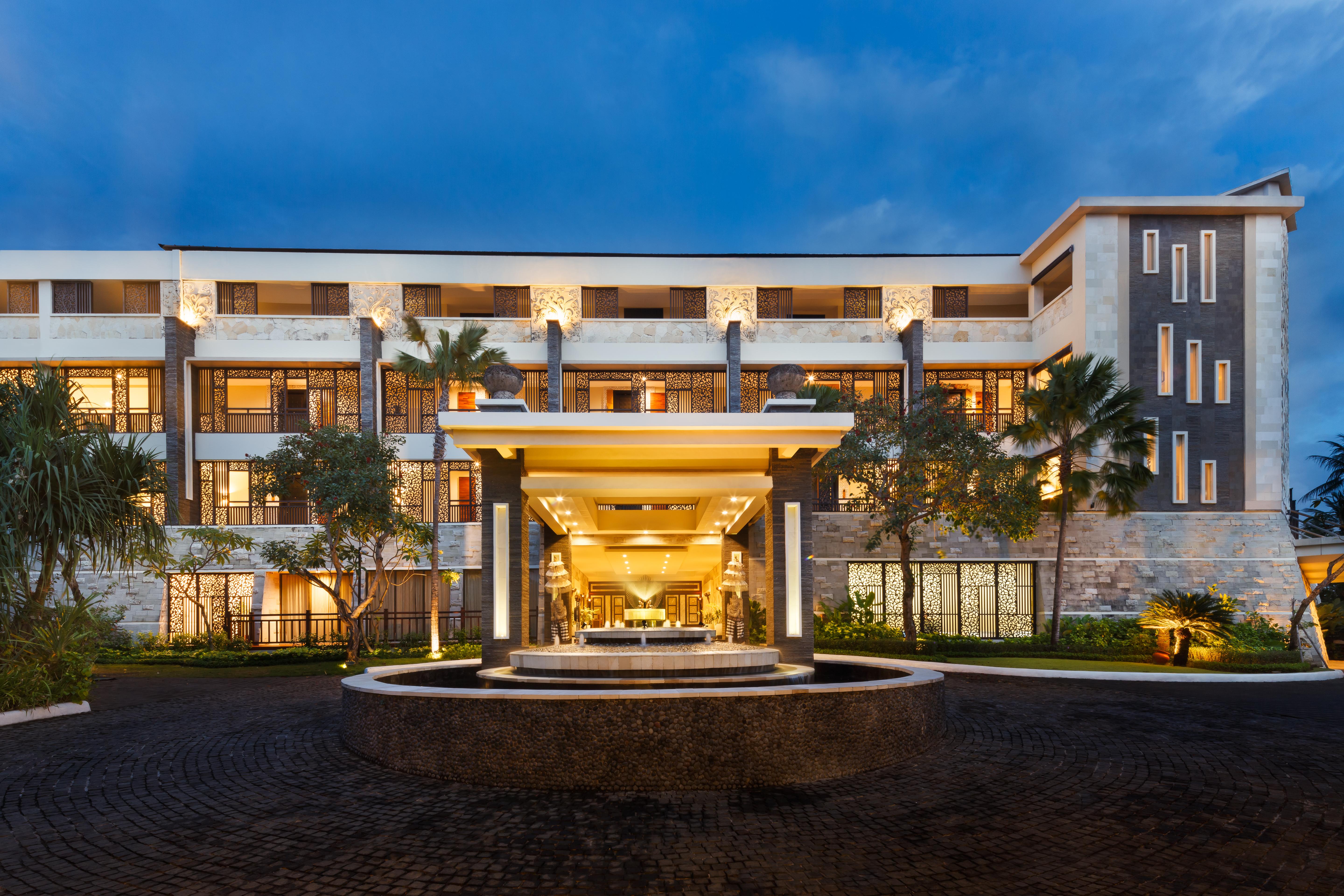 The Seminyak Beach Resort & Spa Ngoại thất bức ảnh The hotel's main entrance
