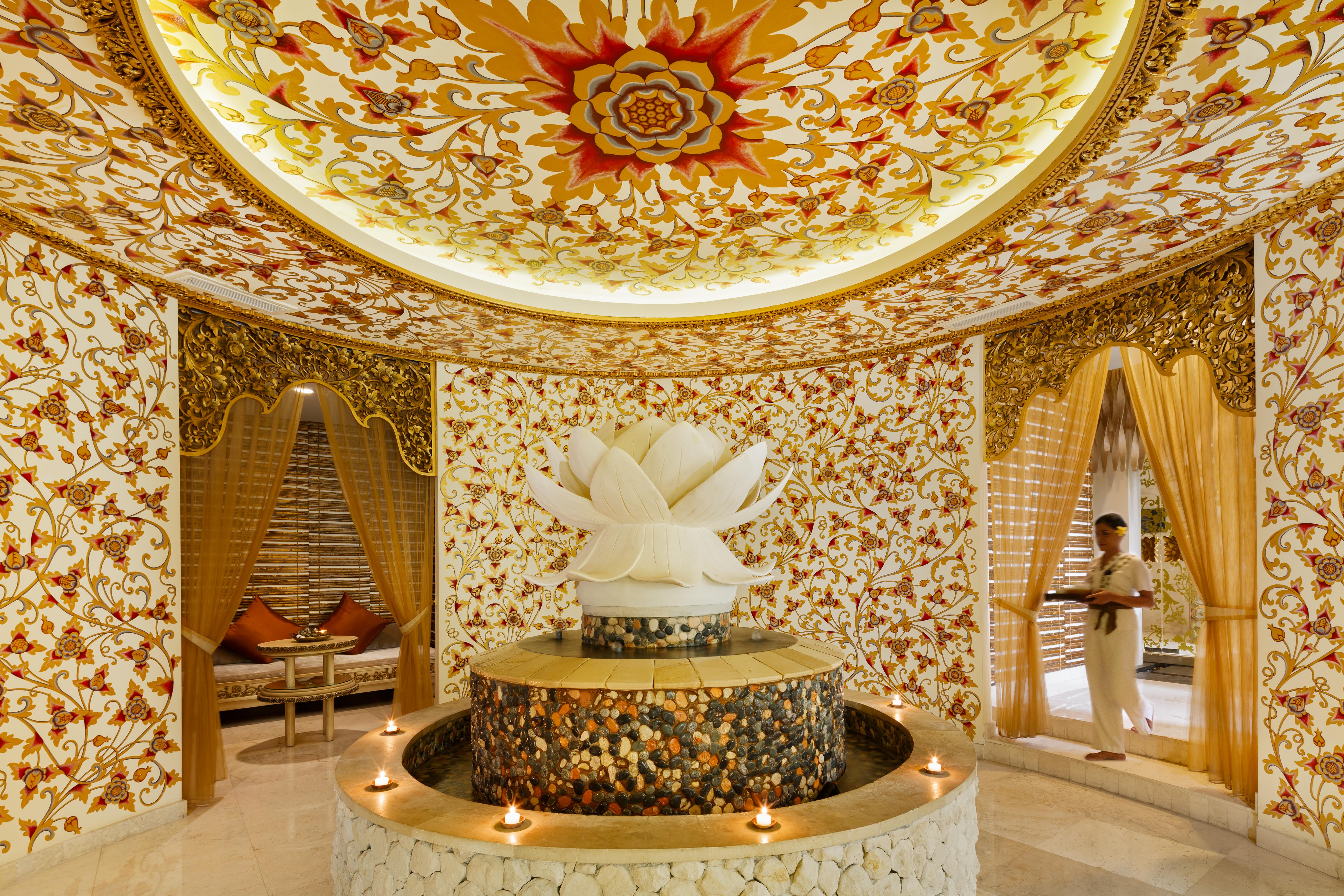 The Seminyak Beach Resort & Spa Ngoại thất bức ảnh The Royal Spa at The Royal Mirage
