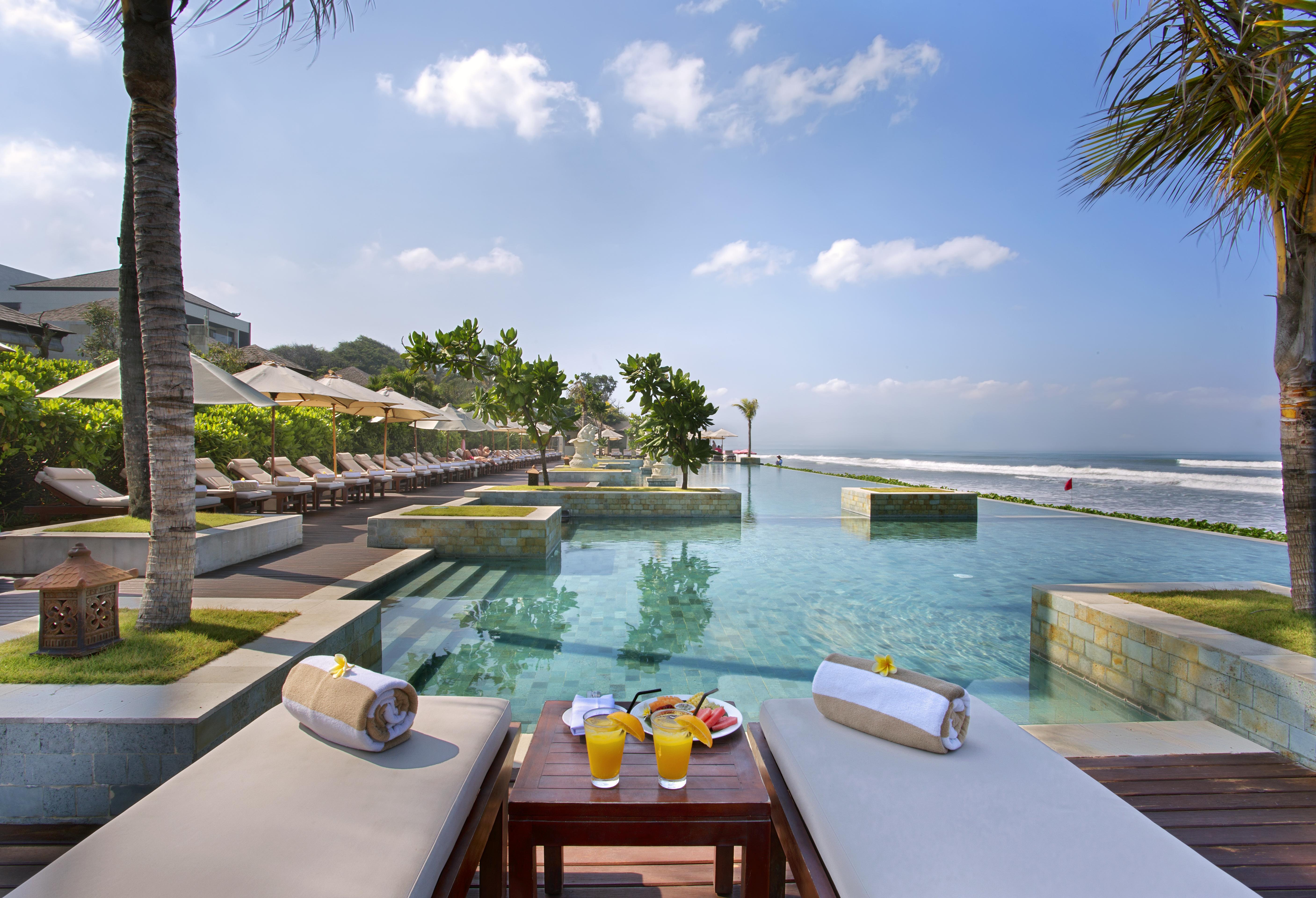 The Seminyak Beach Resort & Spa Ngoại thất bức ảnh The swimming pool at the resort