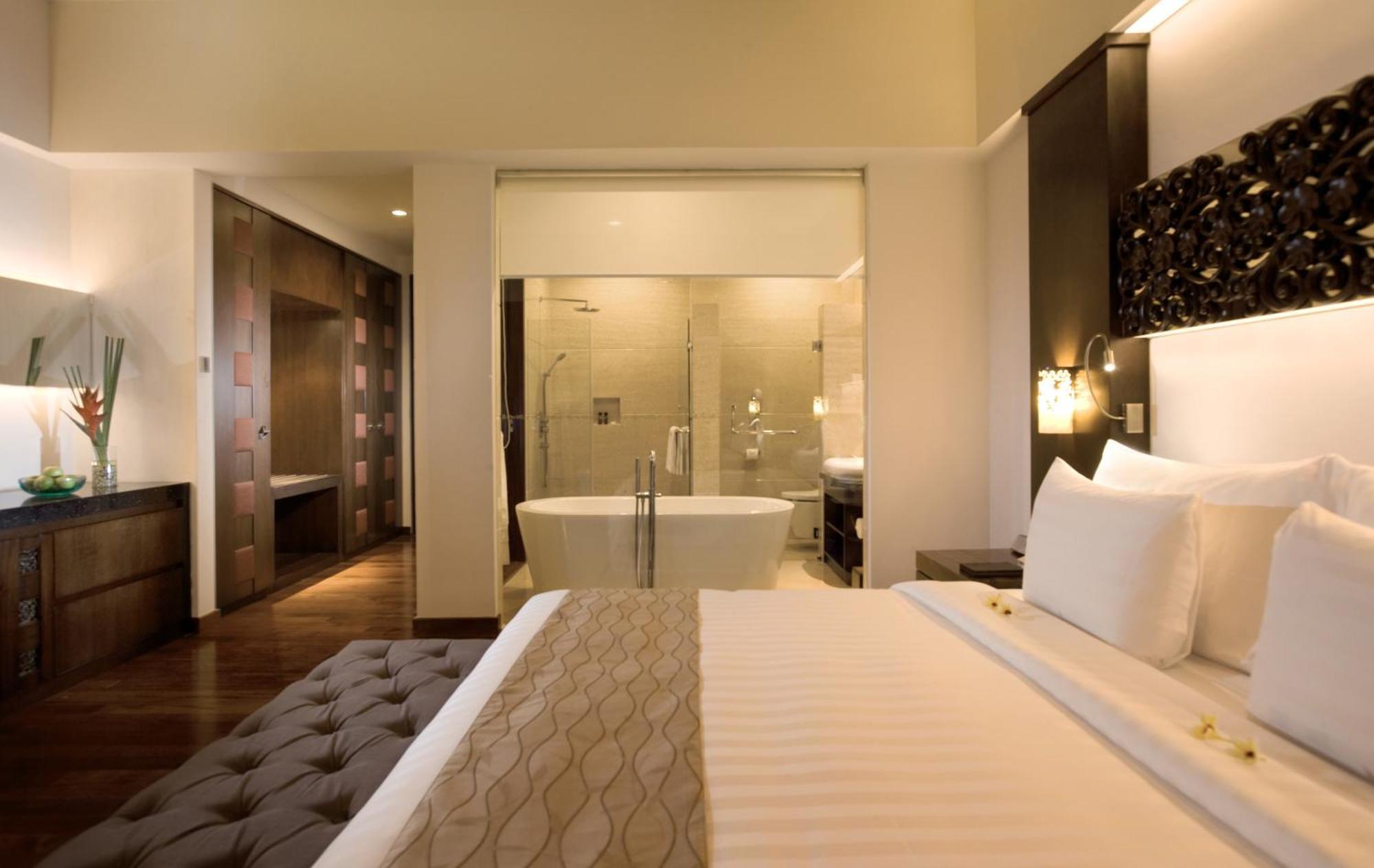 The Seminyak Beach Resort & Spa Phòng bức ảnh A bedroom at the hotel