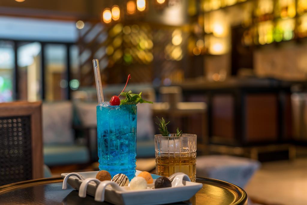 The Seminyak Beach Resort & Spa Ngoại thất bức ảnh A Blue Hawaii cocktail