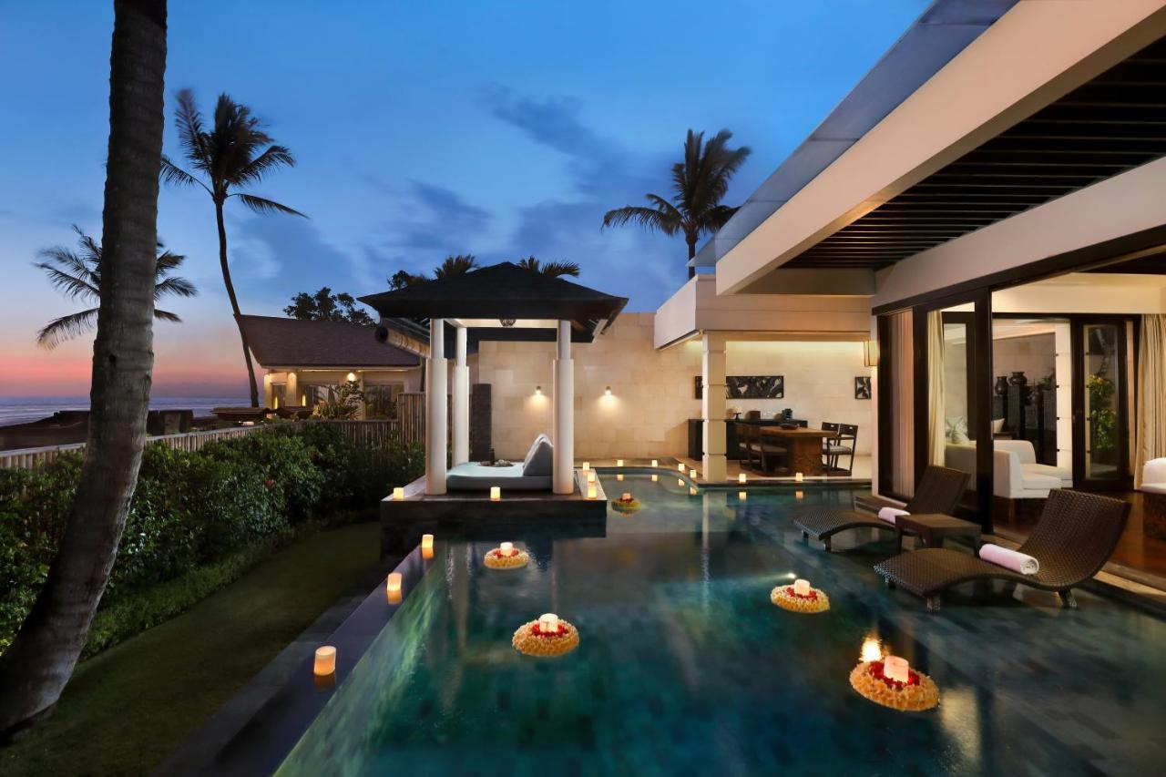 The Seminyak Beach Resort & Spa Ngoại thất bức ảnh A pool villa at the resort