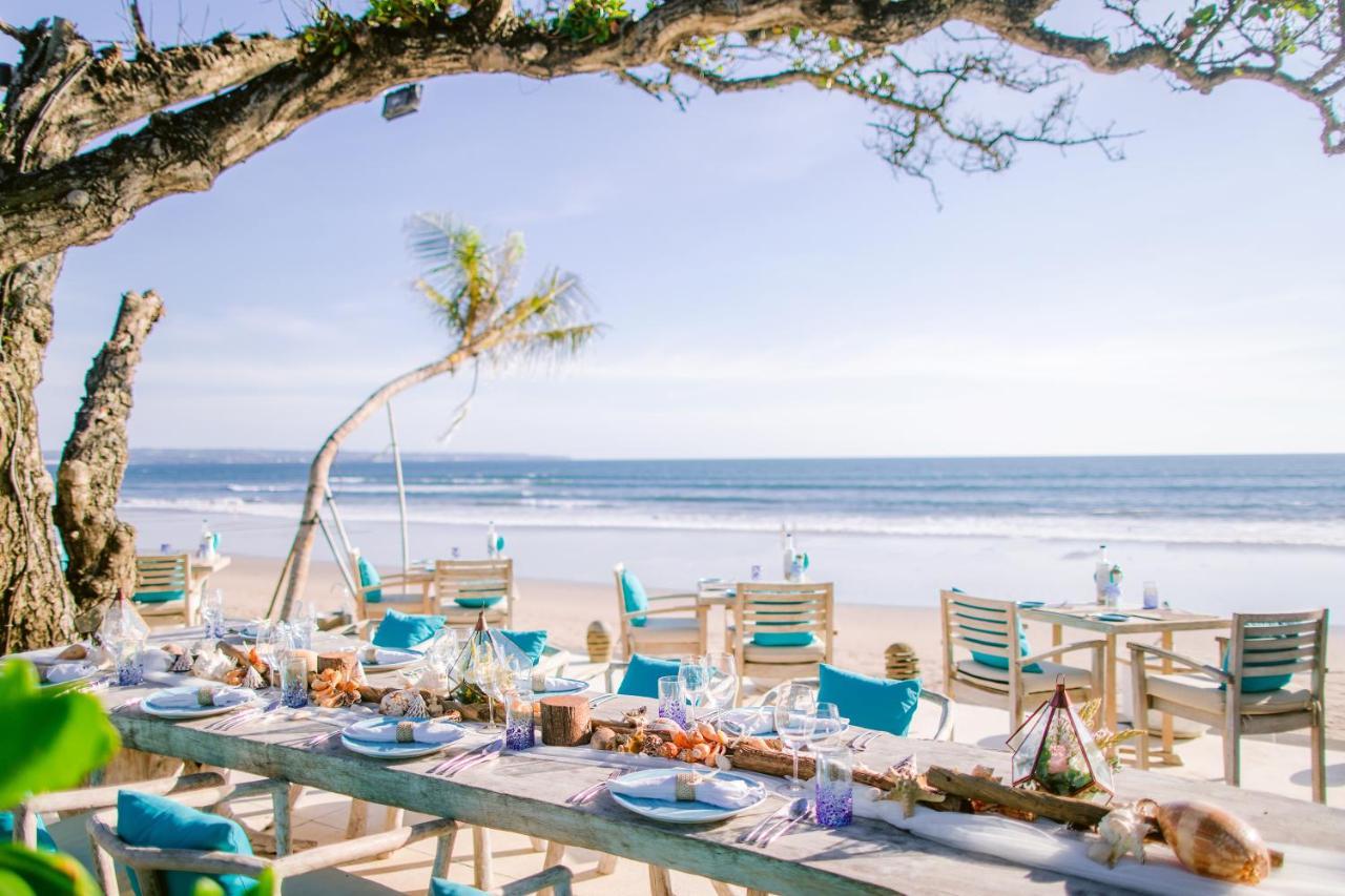 The Seminyak Beach Resort & Spa Ngoại thất bức ảnh Beachfront dining at the resort