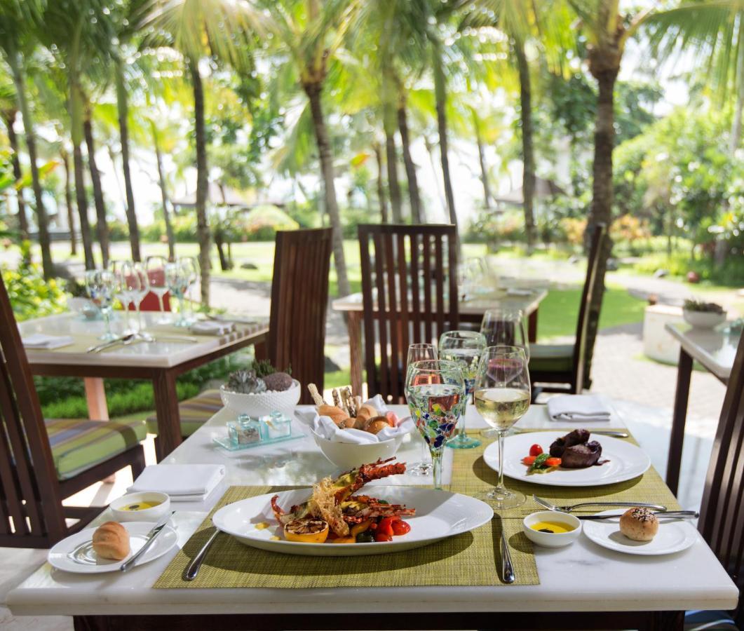 The Seminyak Beach Resort & Spa Ngoại thất bức ảnh A table set for fine dining